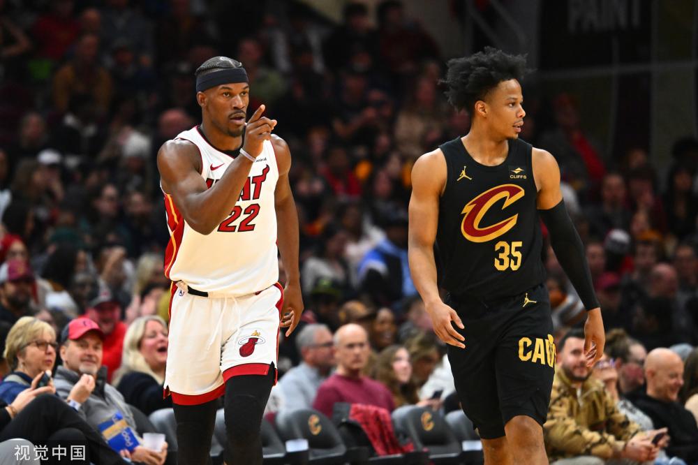 而西蒙斯是 而西蒙斯是